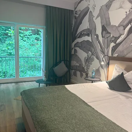 Waldhotel *